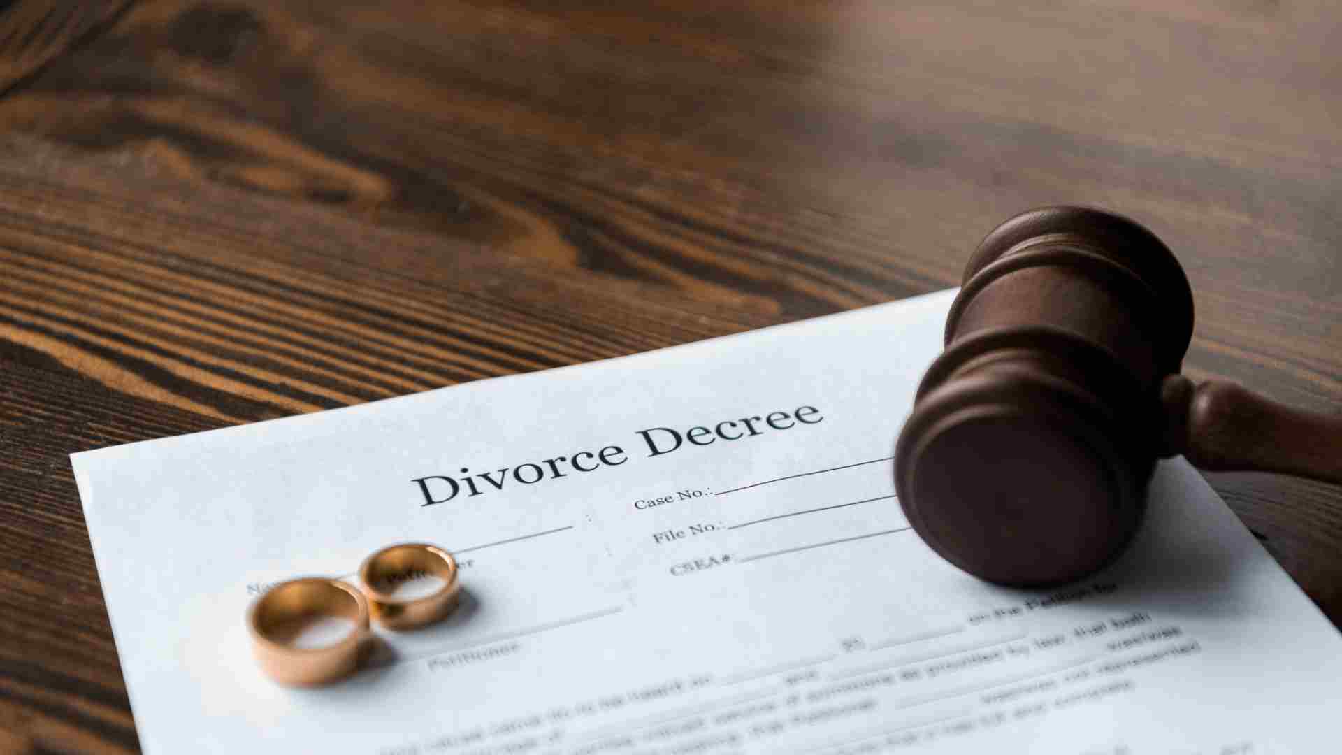 common financial mistakes to avoid during a divorce